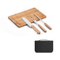 Kit churrasco em estojo de 210D e tábua em bambu com 3 utensílios em aço inox e madeira de seringueira