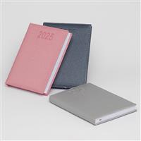 Agenda diaria com fita de setim personalizada