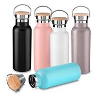 Garrafa Térmica Inox 500ml Personalizada com Tampa em Bambu e Alça Metálica – Squeeze Corporativo Premium