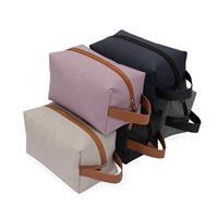 Nécessaire Personalizada em Nylon Impermeável com Alça em Couro Sintético – Brinde Corporativo Premium